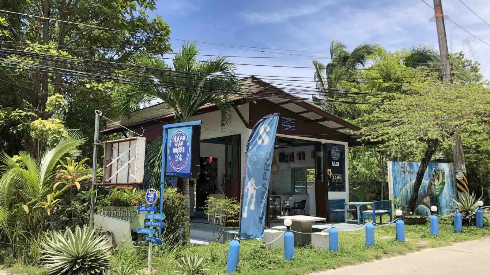 The Haad Yao Divers shop and dive centre on Haad Yao Beach